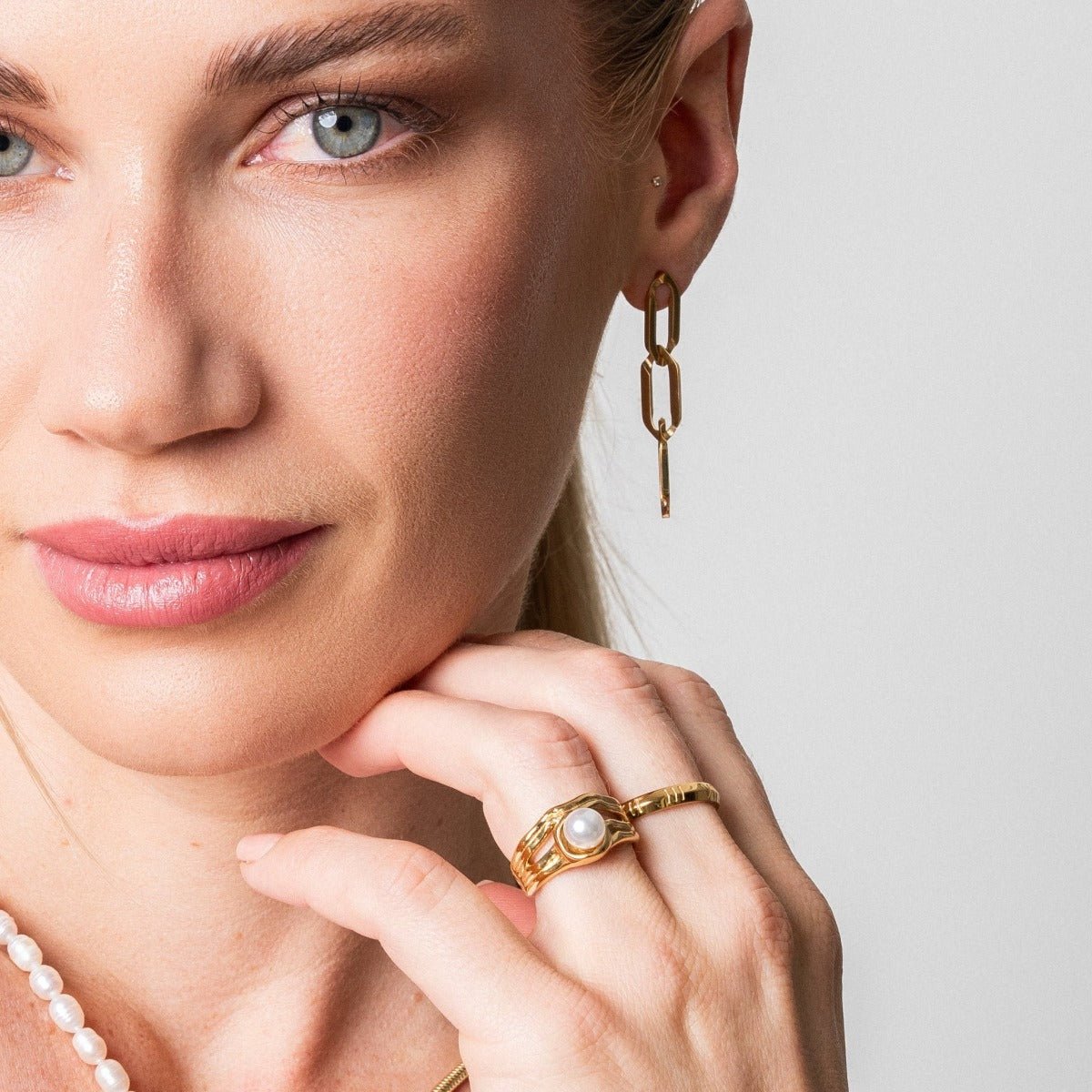 Catalina Pearl Solitaire Ring, 18k Gold Plated