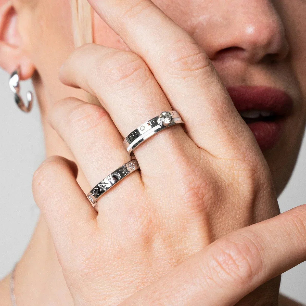 Queen Ring with Crystal Stone - Silver