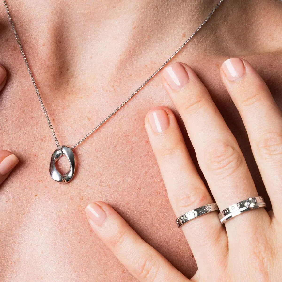 Queen Ring with Crystal Stone - Silver