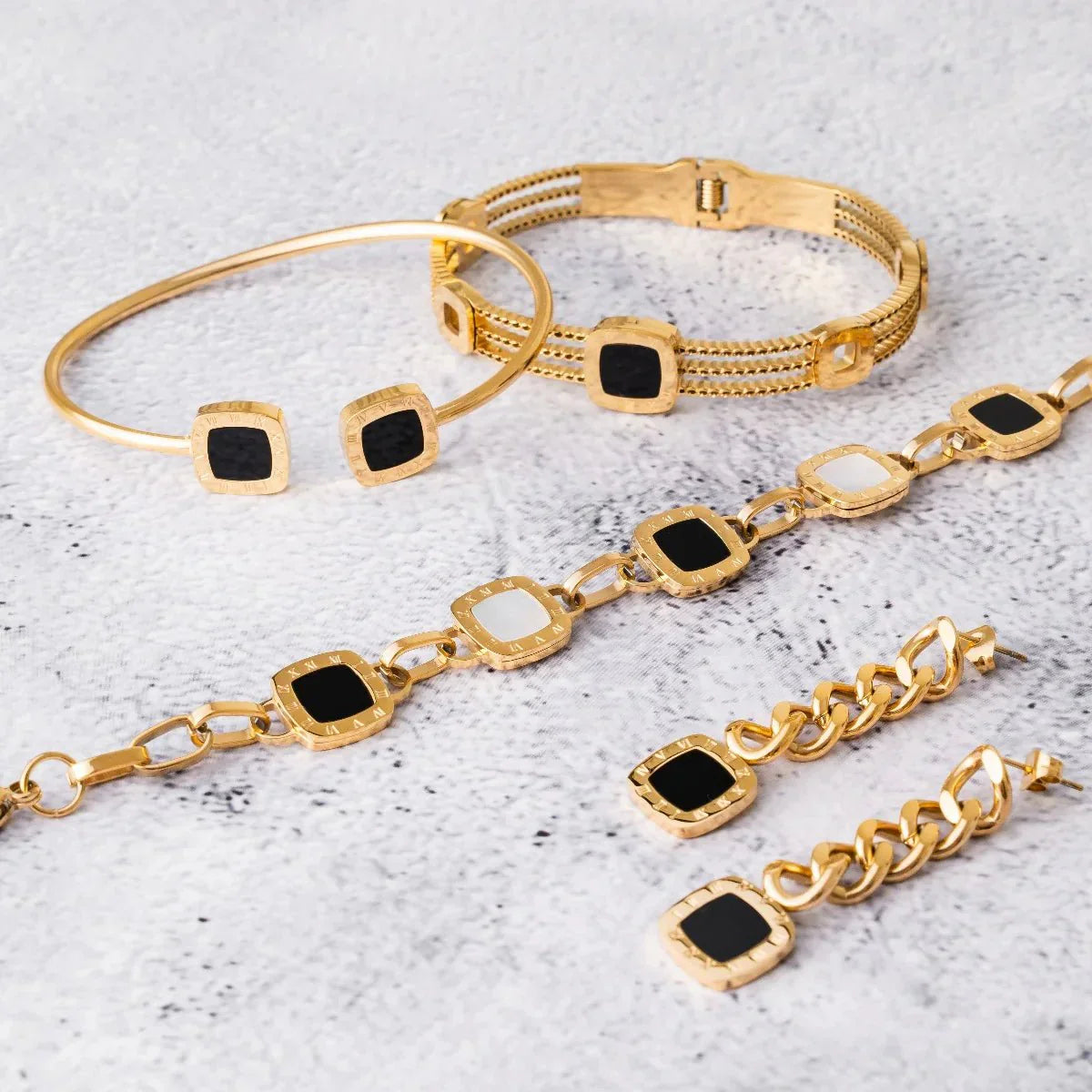 Onyx Summer Bracelet Plated in 18k Gold
