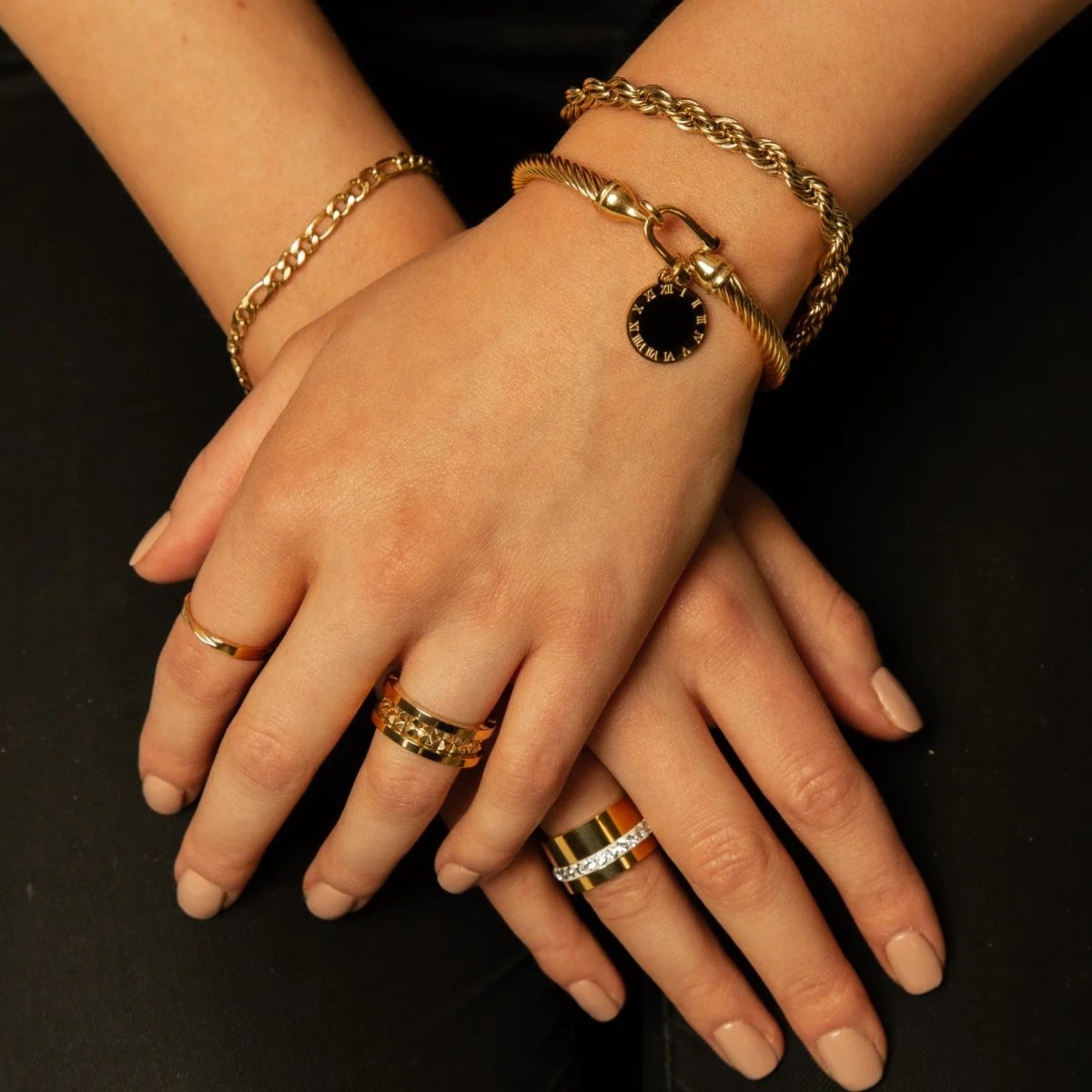 Onyx Pendant Bracelet Plated in 18K Gold