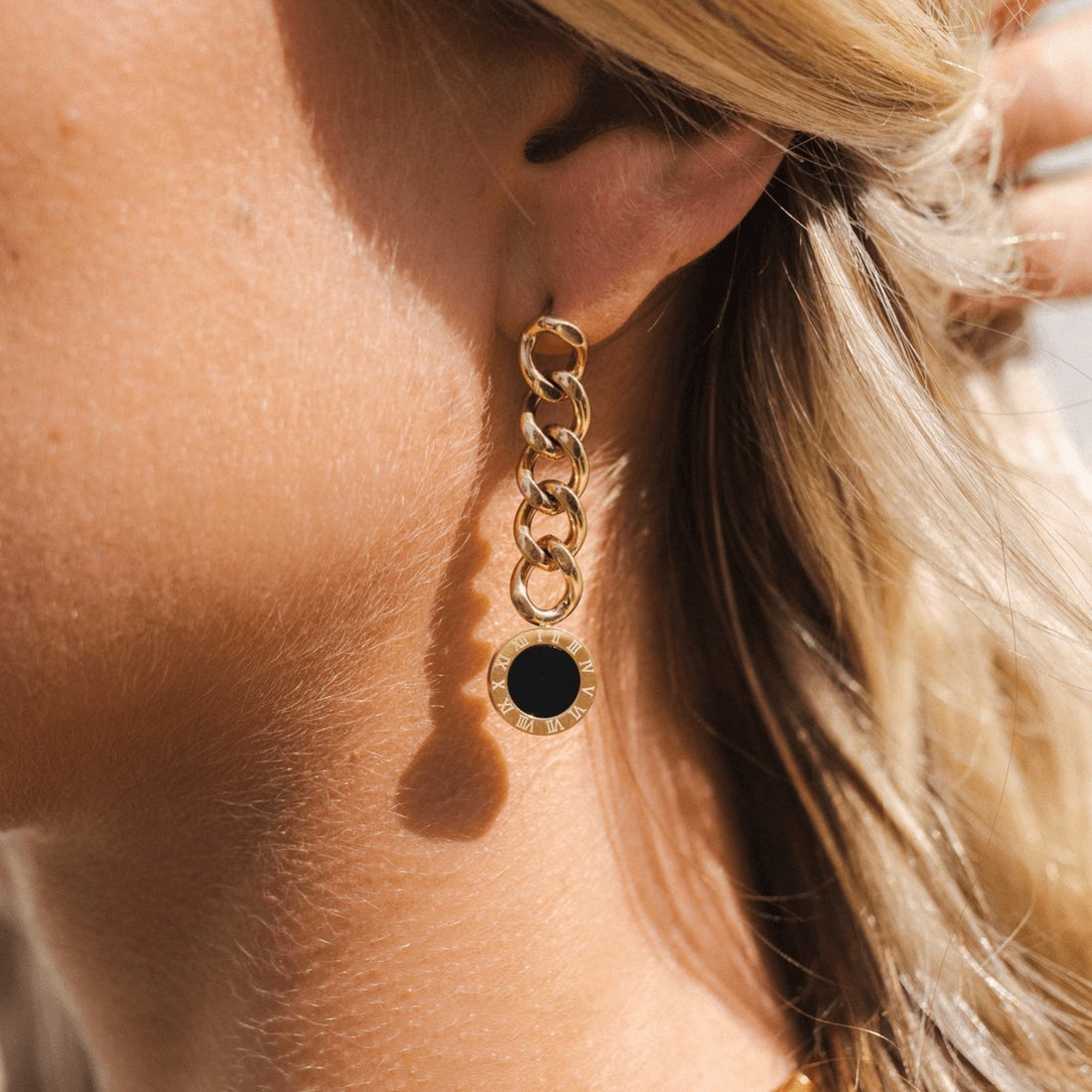 Glamour Chain Earrings with Onyx Stone, 18K Gold Plated 