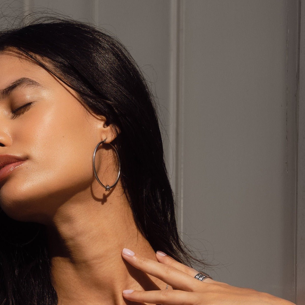 Central Knot Hoop Earrings - Silver