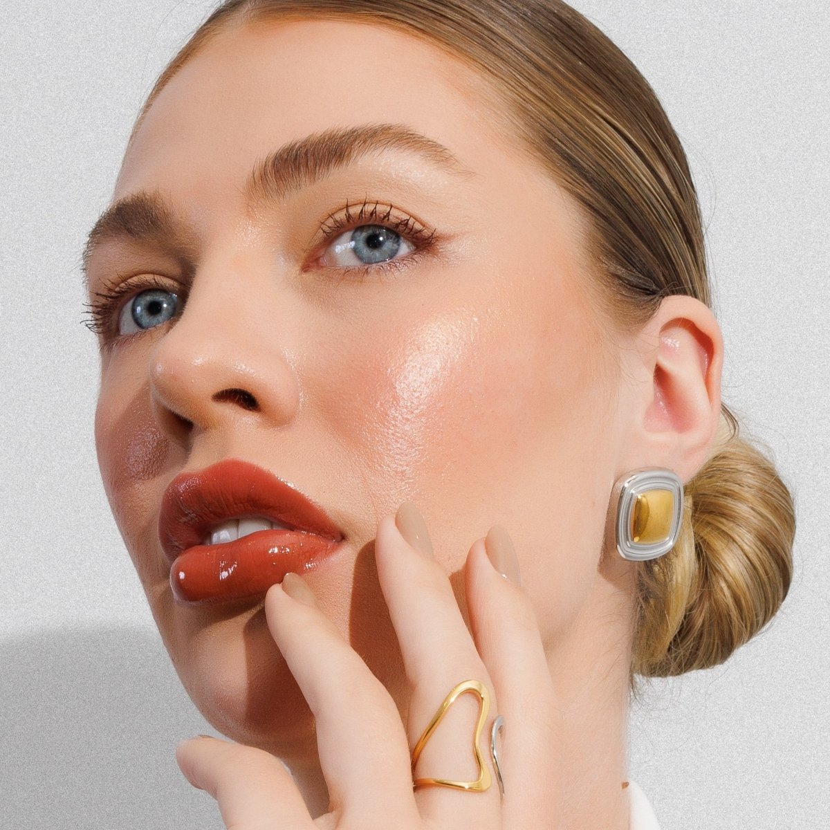 Lumière Square Earrings with a Mix of Gold and Silver Plating