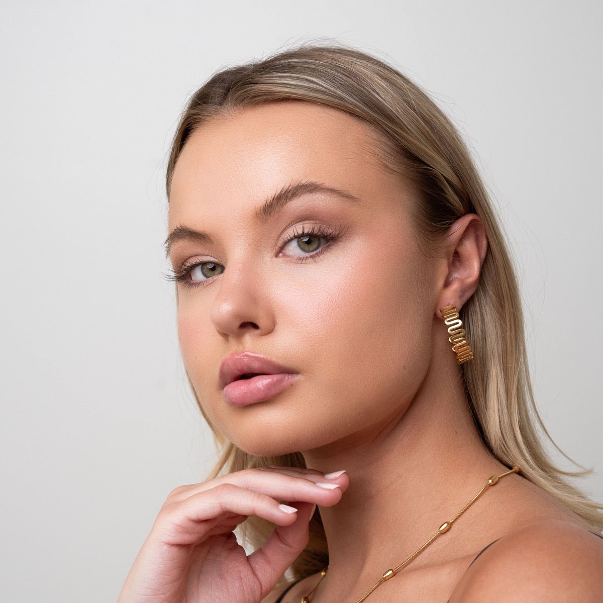 Zig Zag Earrings Plated in 18k Gold