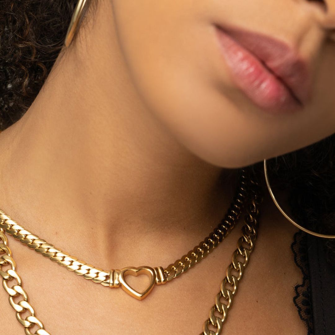 Minimalist Heart Choker Necklace Plated in 18K Gold