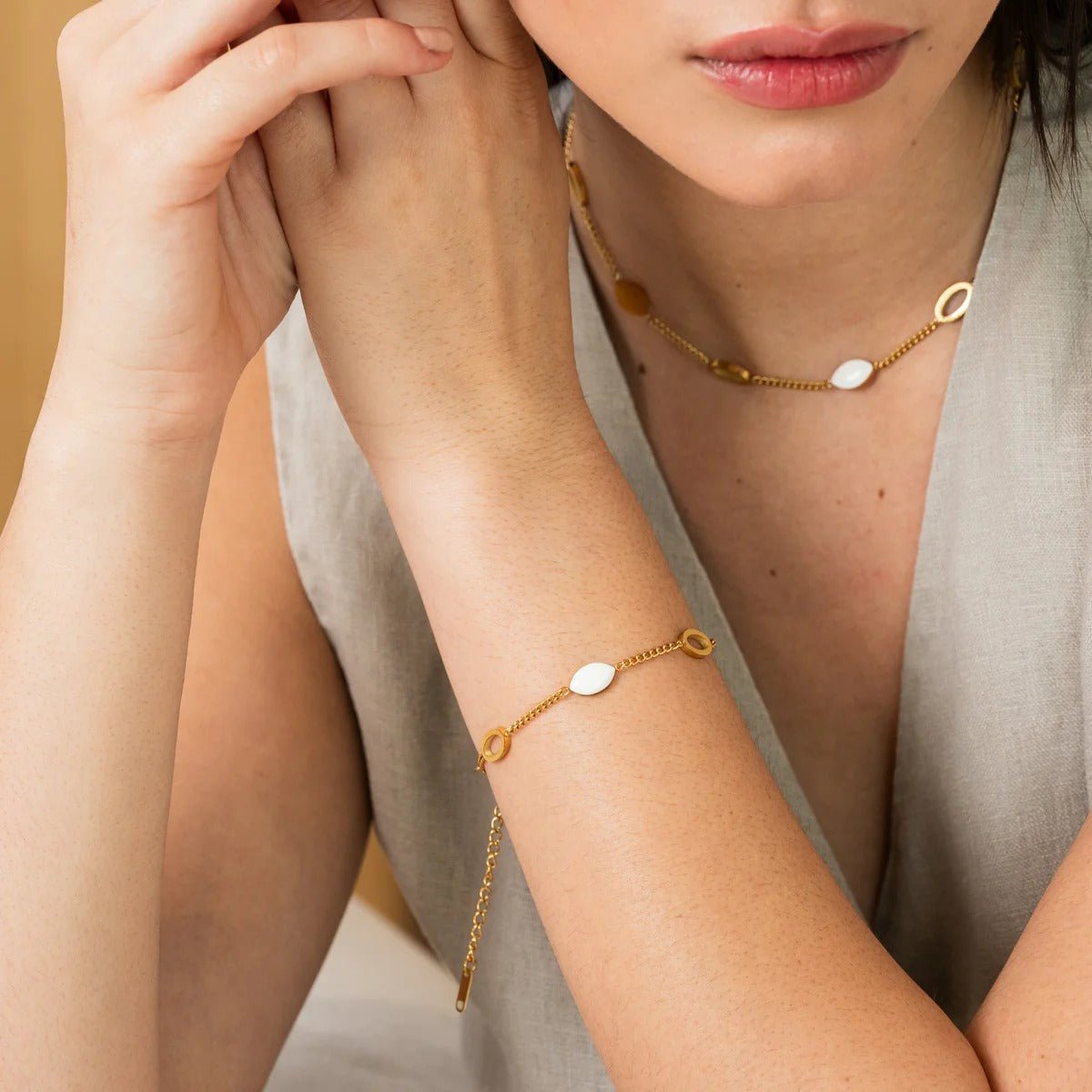 Angellica Oval Pendant Necklace, 18K Gold Plated