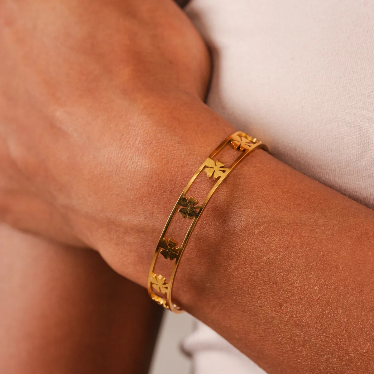 Openwork Clover Bracelet Plated in 18K Gold