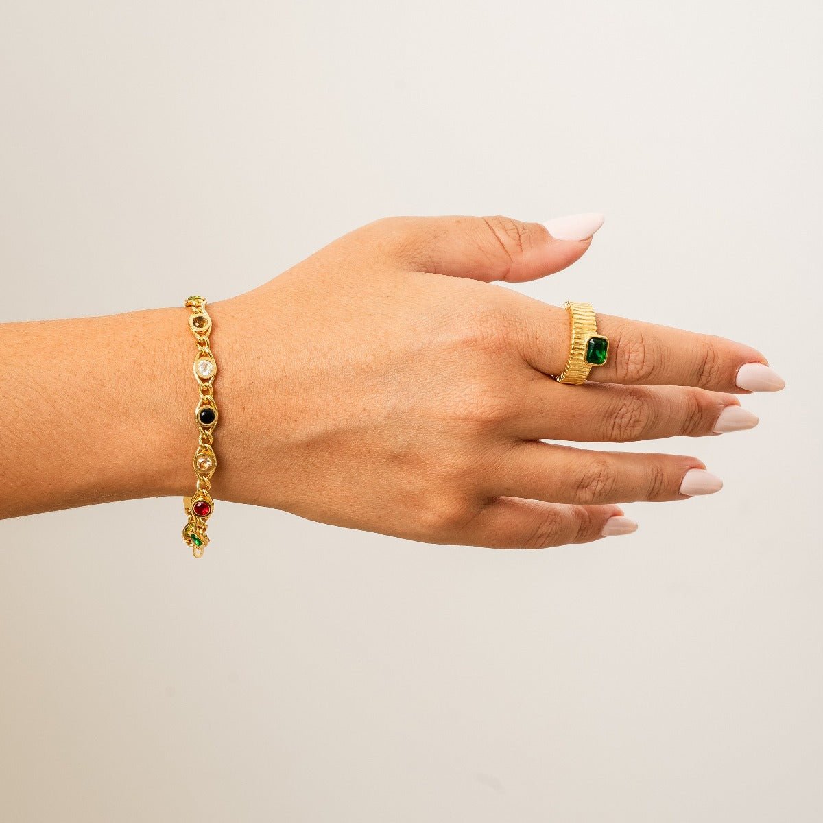 Chloé bracelet plated in 18k gold.