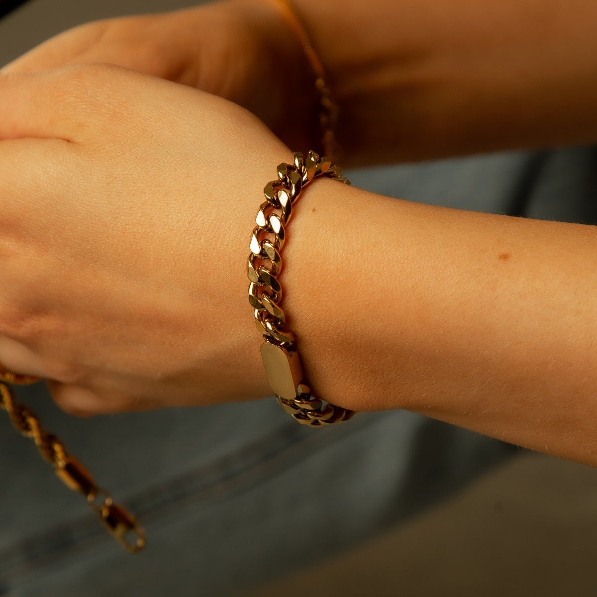 18k Gold Plated Rectangular Pendant Chain Bracelet