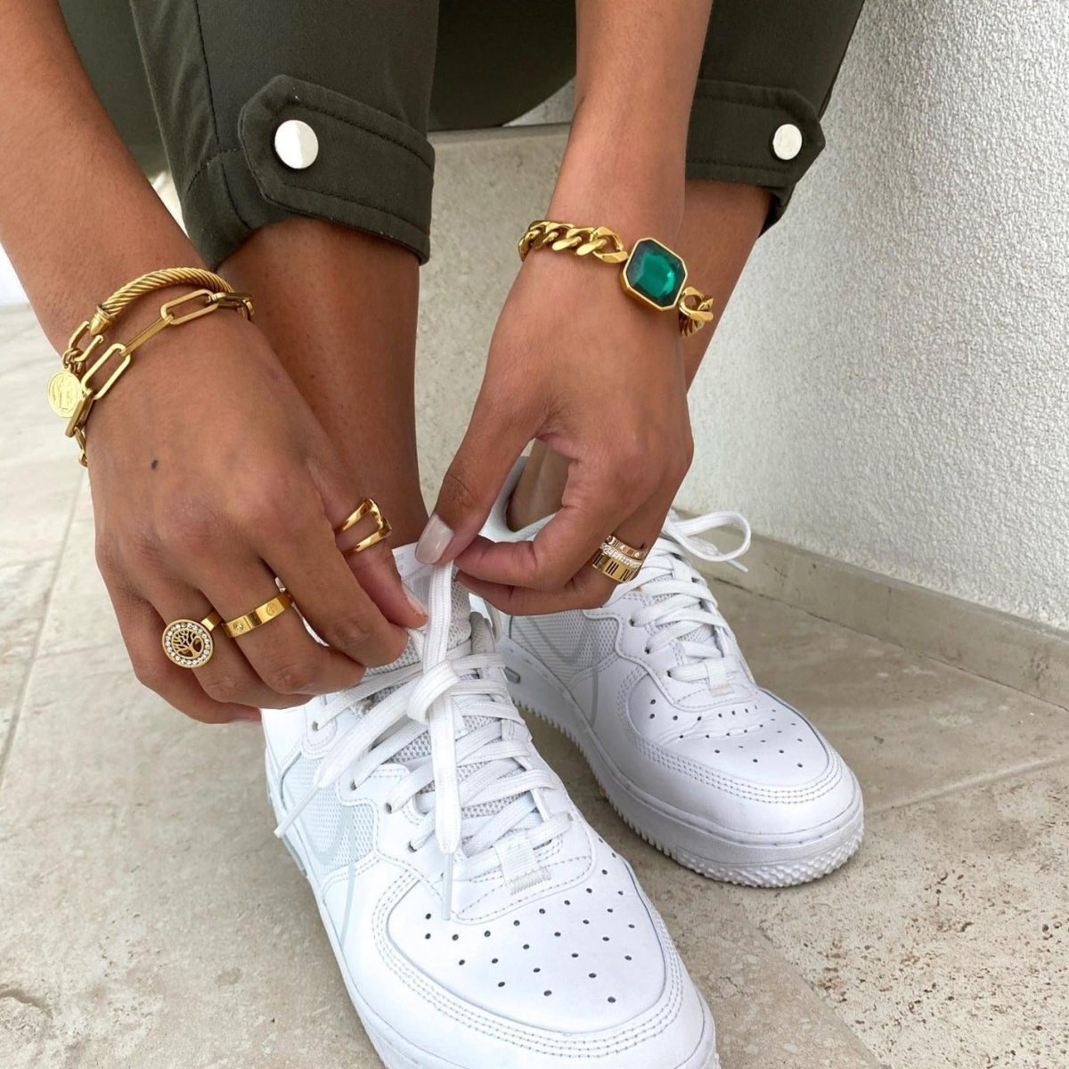 Rich Bracelet with Emerald Green Stone, 18k Gold Plated